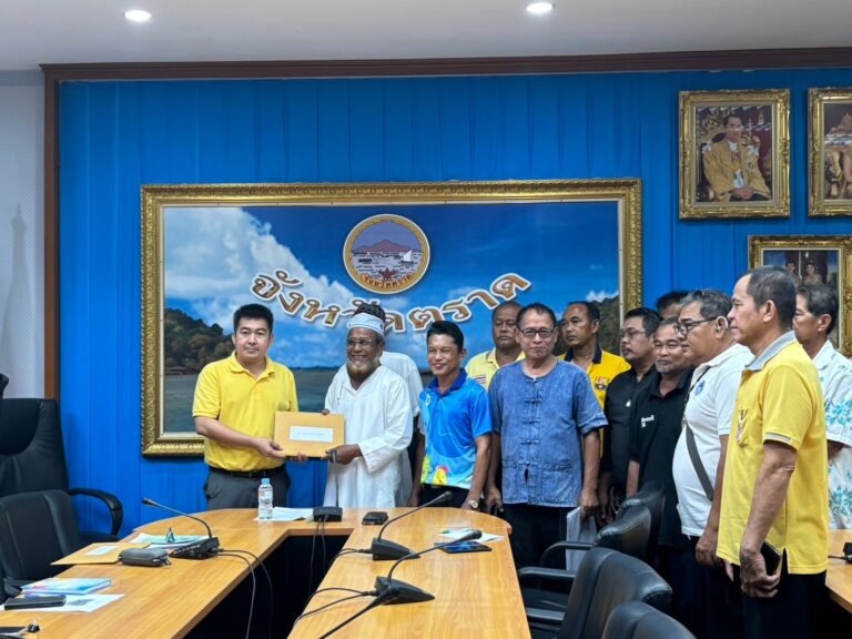 สมาคมประมงพื้นบ้านรักษ์ทะเลตราดและเครือข่ายประมงพื้นบ้านจังหวัดตราดร่วมกันยื่นหนังสือถึงผู้ว่าราชการจังหวัดตราด ศูนย์ดำรงธรรมและประมงจังหวัดตราด เพื่อ “คัดค้านการผ่อนผันให้ใช้เครื่องมืออวนรุนทำการประมง”